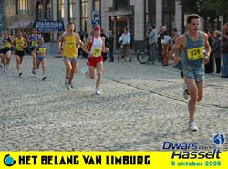 manuel op de achtergrond